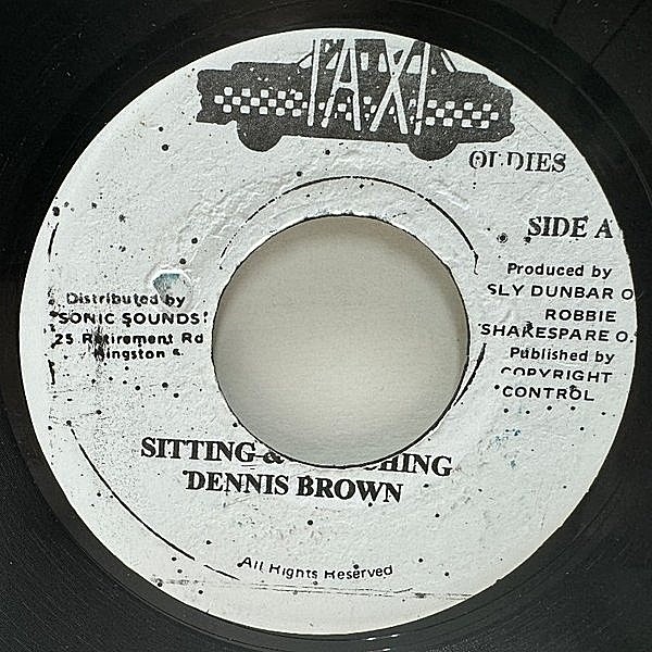 レコードメイン画像：BIGファンデーション代表曲の強力カップリング！JAプレス 7インチ DENNIS BROWN Sitting & Watching / Revolution デニス・ブラウン 45RPM.